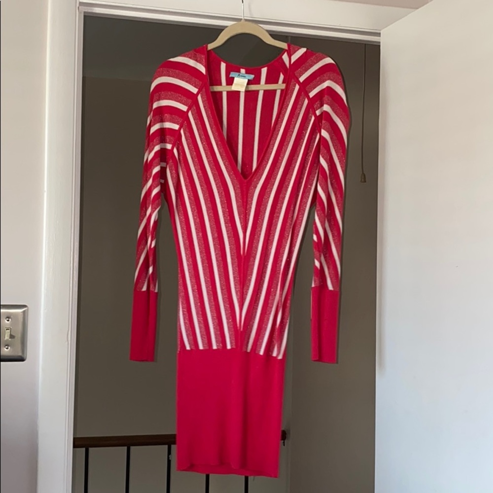 Marciano Guess Red Shimmer White Low Cut Dress M